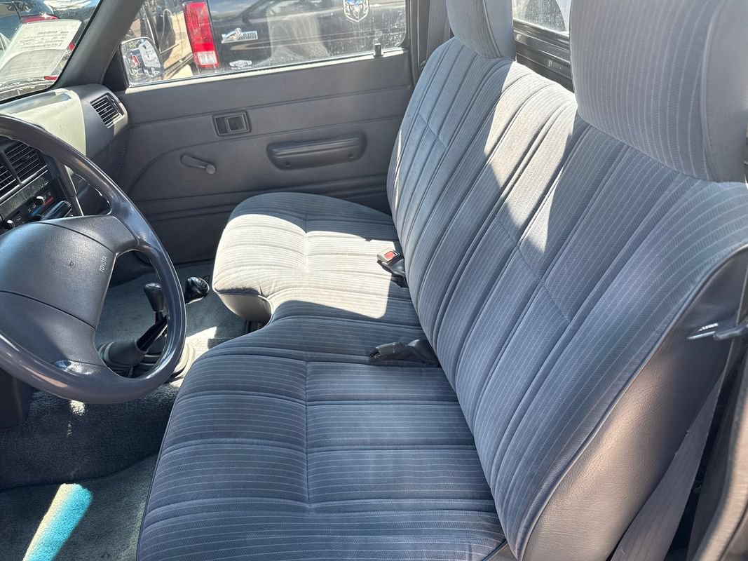 Used 1989 Toyota Pickup Deluxe AWD/4WD image 15