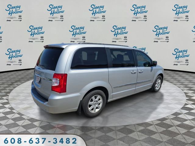 Used 2011 Chrysler Town & Country Touring w/ Entertainment Group #1 FWD image 5