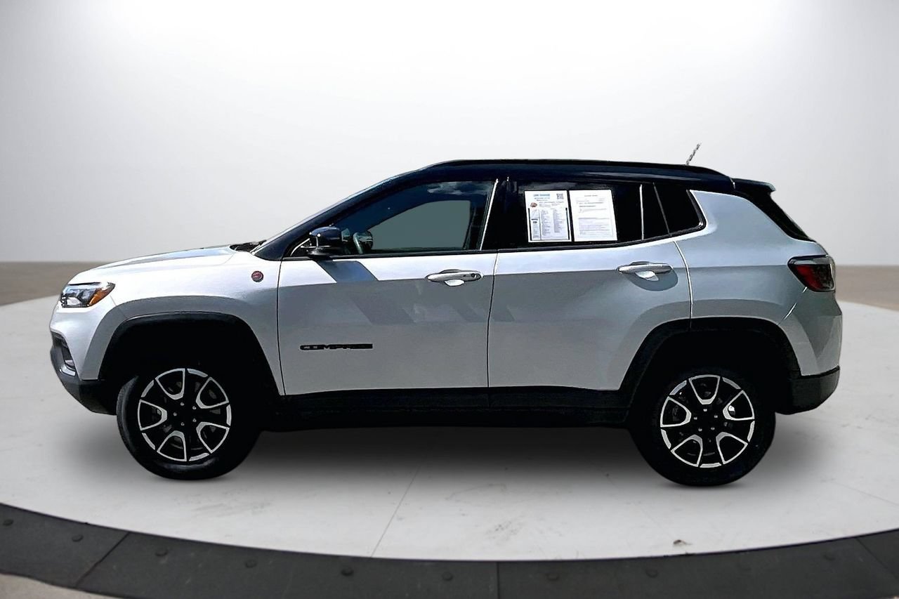 Used 2024 Jeep Compass Trailhawk AWD/4WD image 5