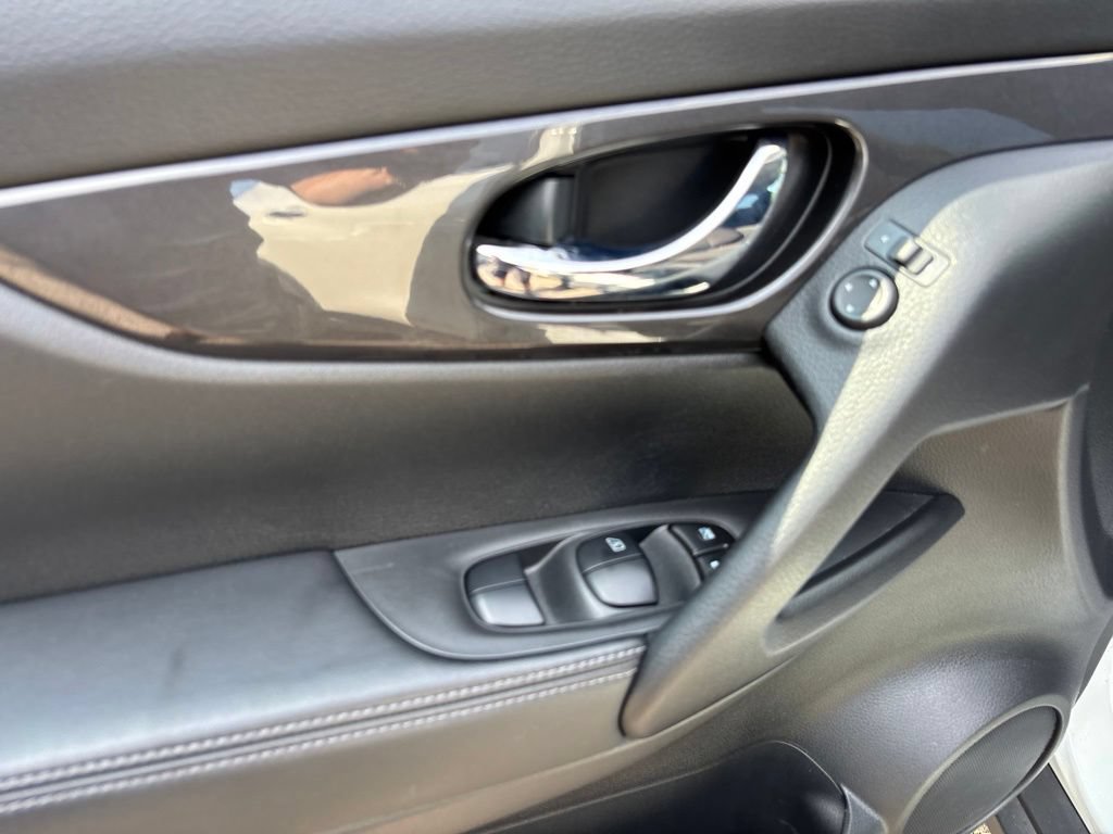 Used 2020 Nissan Rogue SV AWD/4WD image 14