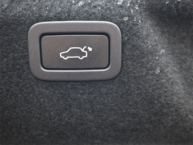 Used 2020 Jaguar XE S image 25