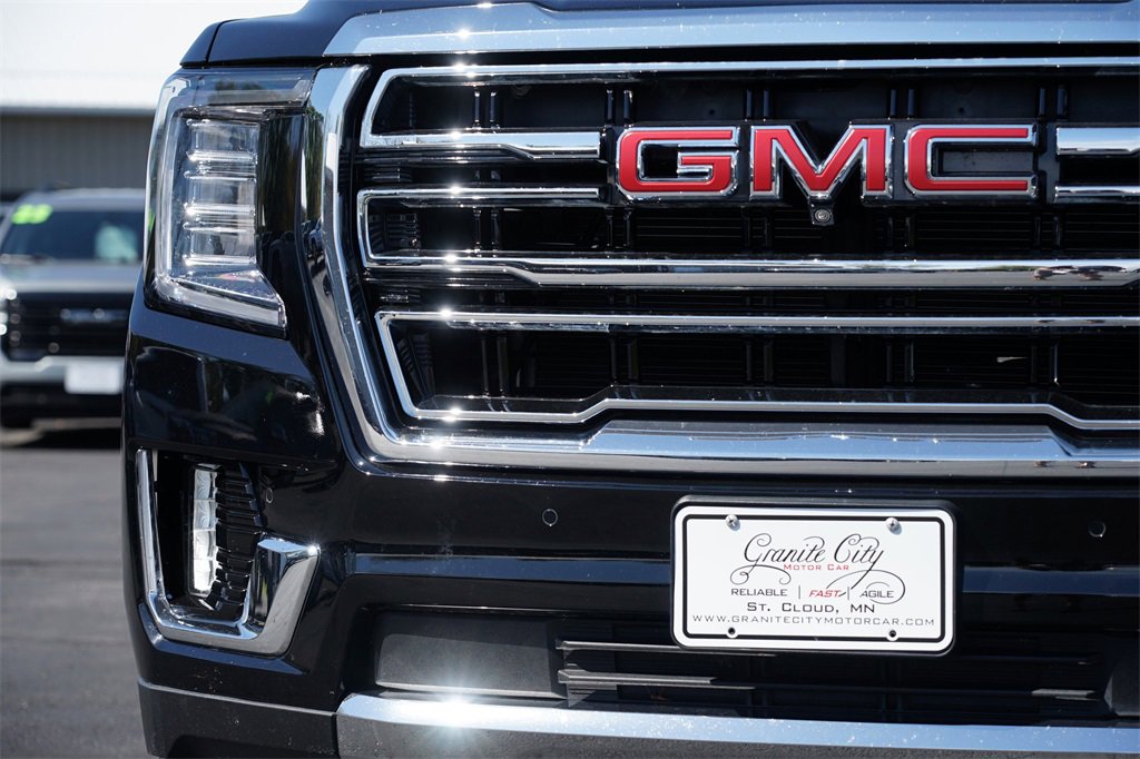 Used 2023 GMC Yukon XL SLT w/ SLT Luxury Package image 9