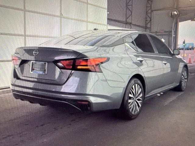 Certified 2024 Nissan Altima 2.5 SV FWD image 5