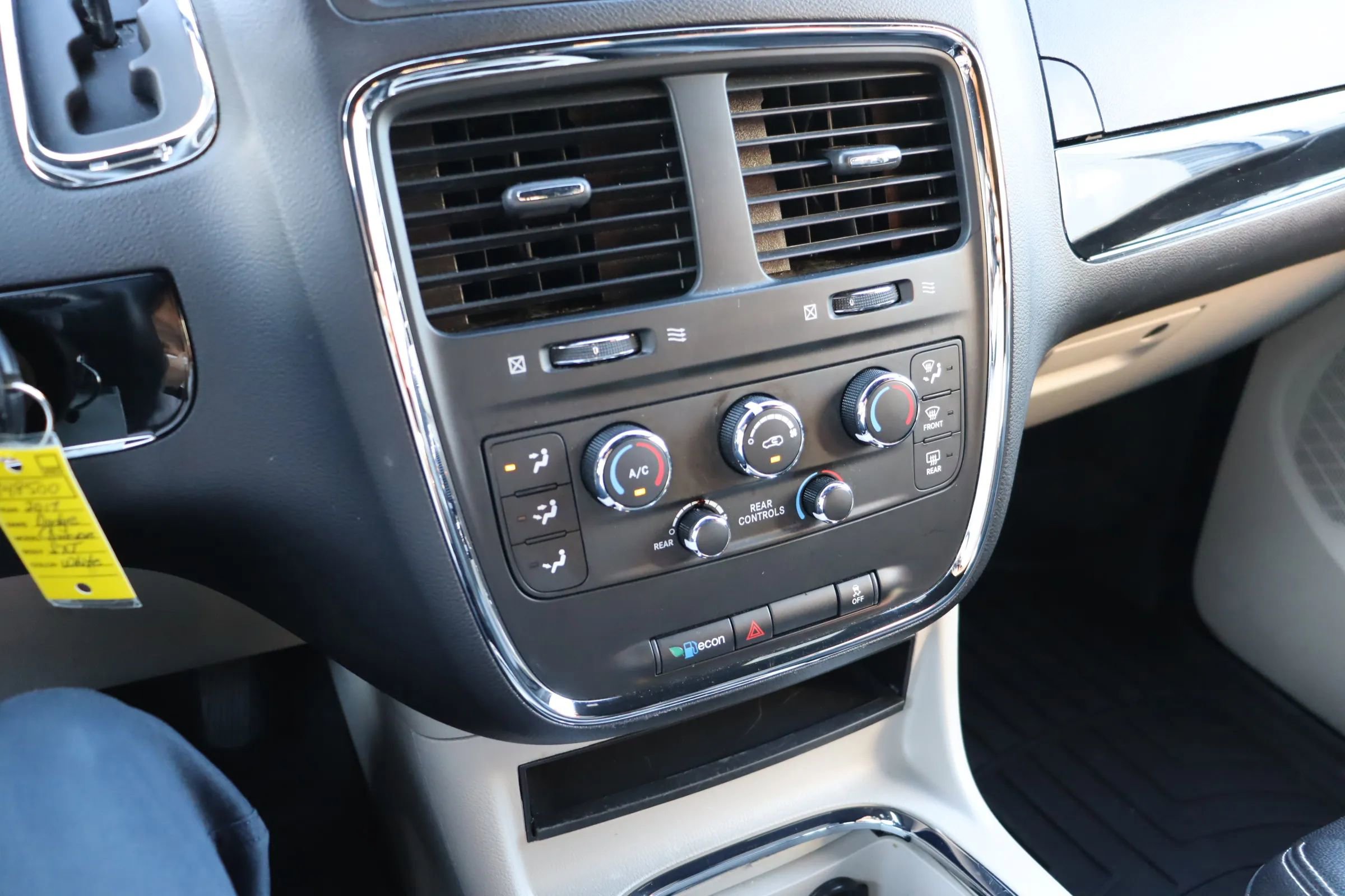 Used 2017 Dodge Grand Caravan SXT image 25