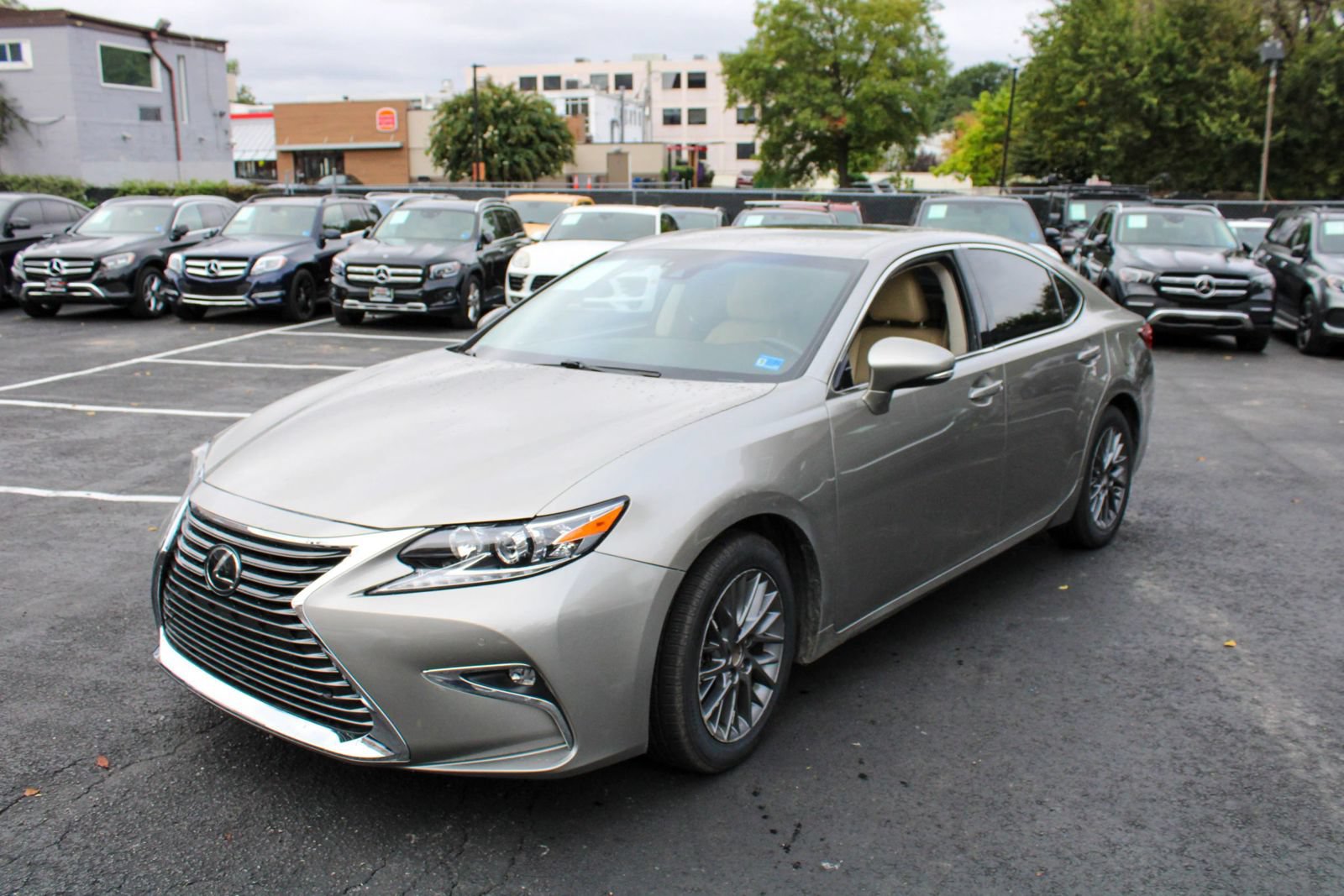 Used 2018 Lexus ES 350 w/ Navigation System Package FWD image 3