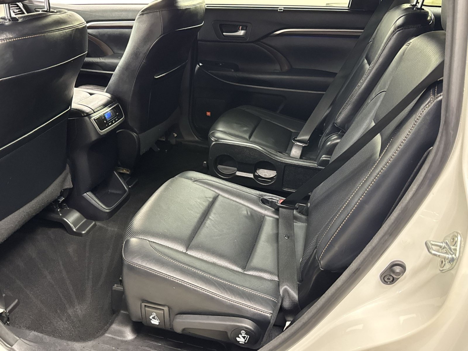 Used 2015 Toyota Highlander Limited AWD/4WD image 37