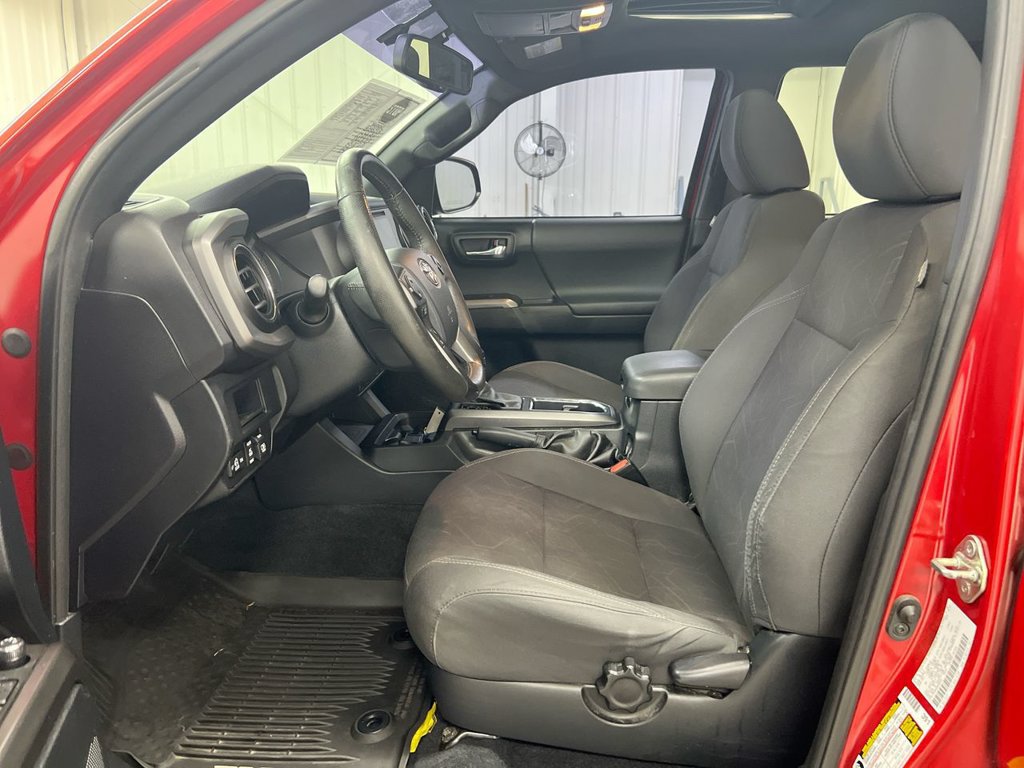 Used 2017 Toyota Tacoma TRD Sport AWD/4WD image 21