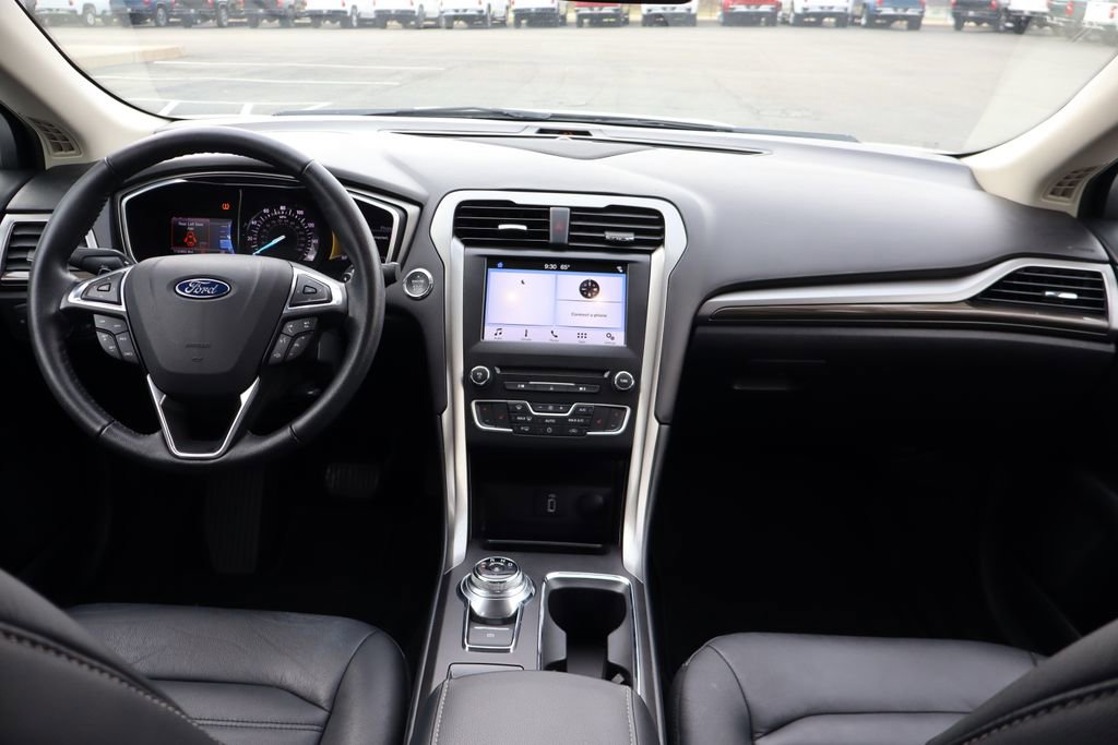 Used 2017 Ford Fusion SE w/ Fusion SE Technology Package image 15