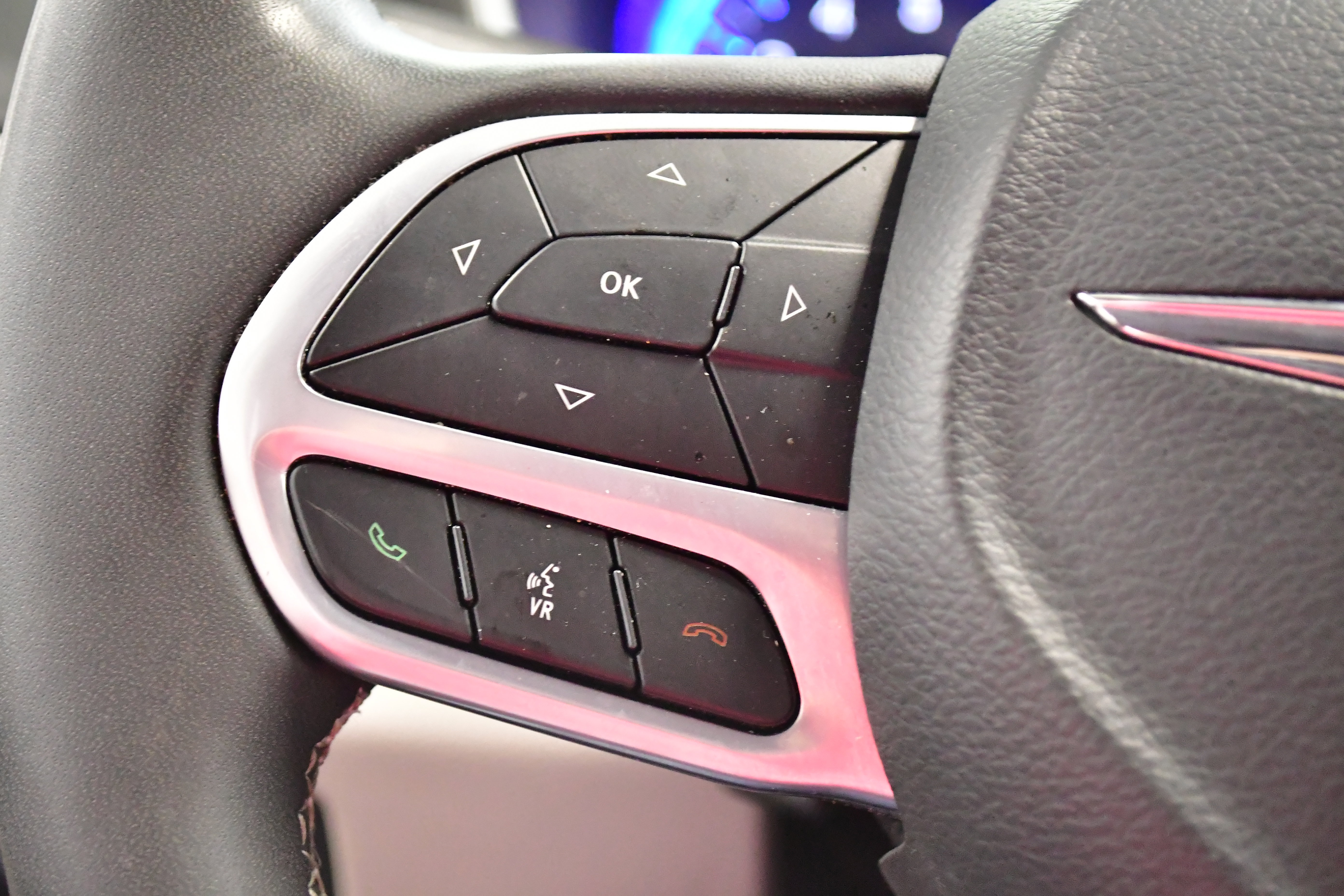 Used 2023 Chrysler Pacifica Touring-L FWD image 27