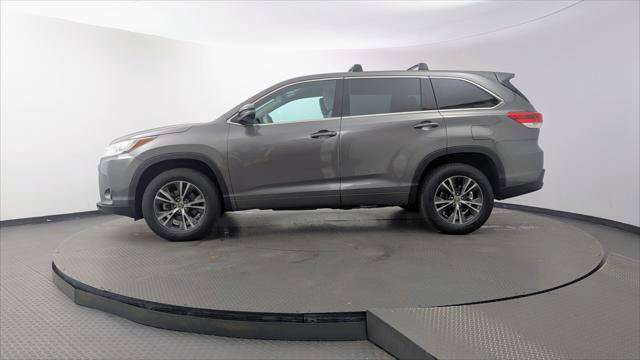 Used 2018 Toyota Highlander LE FWD image 3