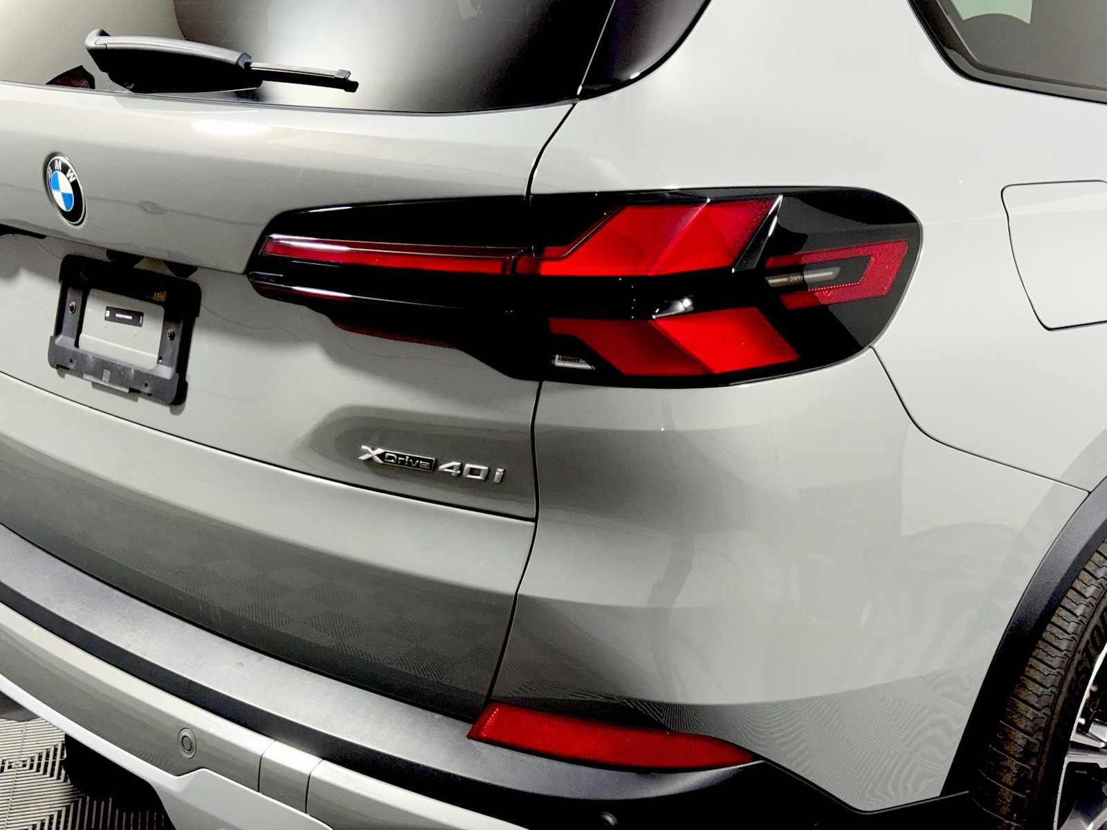 Used 2025 BMW X5 xDrive40i w/ M Sport Package AWD/4WD image 28