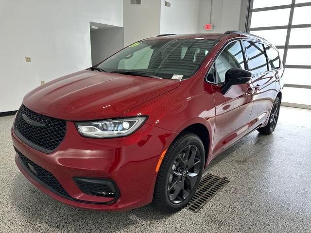 New 2026 Chrysler Pacifica Limited w/ S Appearance Package image 30