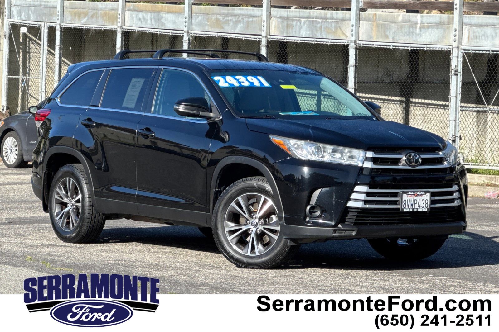 Used 2019 Toyota Highlander LE w/ Carpet Mat Package (TMS) image 1