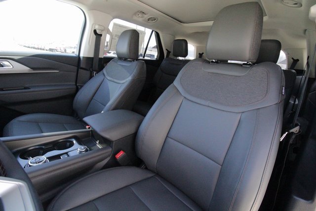 New 2025 Ford Explorer Active w/ Active Comfort Package image 13