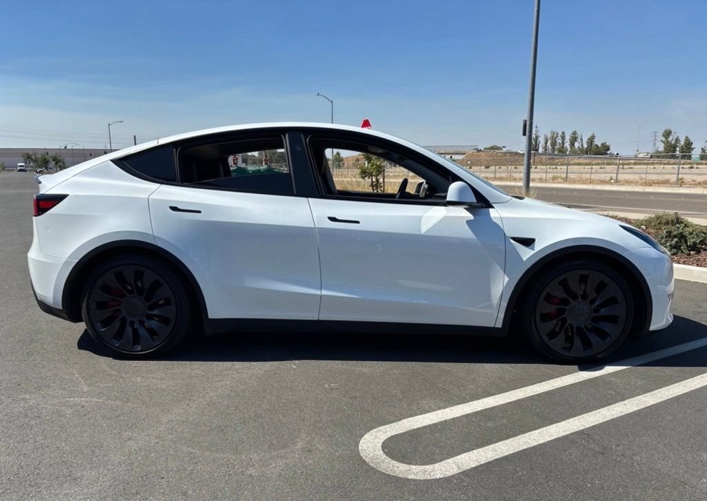 Used 2025 Tesla Model Y Performance AWD/4WD image 3