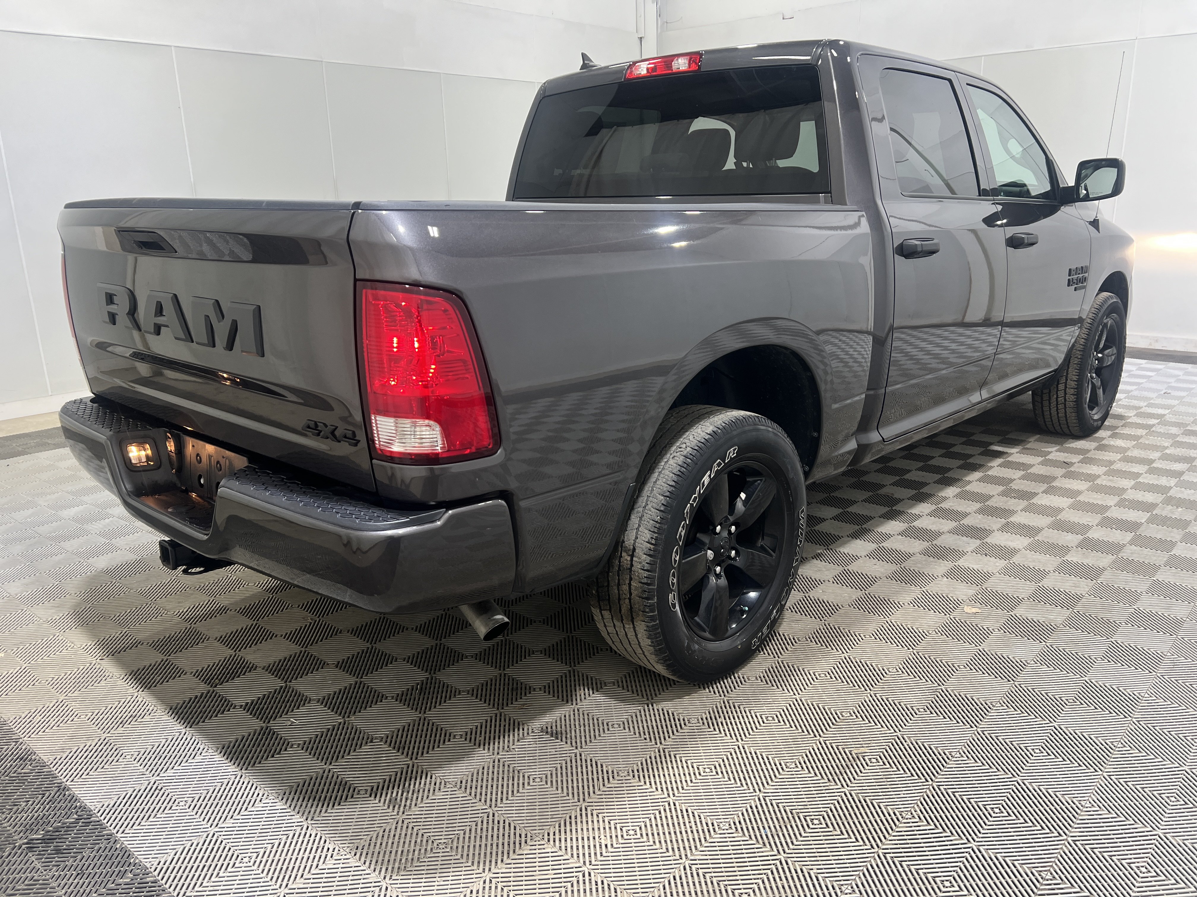 Used 2023 RAM 1500 Express w/ Wheel & Sound Group AWD/4WD image 3
