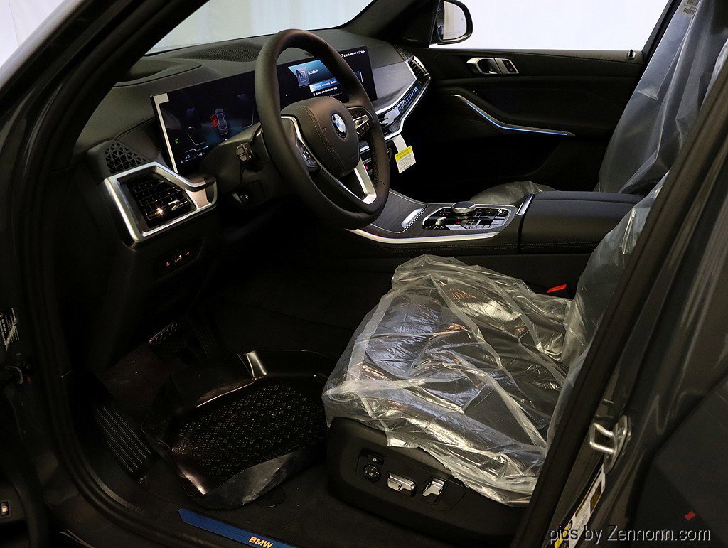 Used 2026 BMW X5 xDrive50e w/ Climate Comfort Package image 11