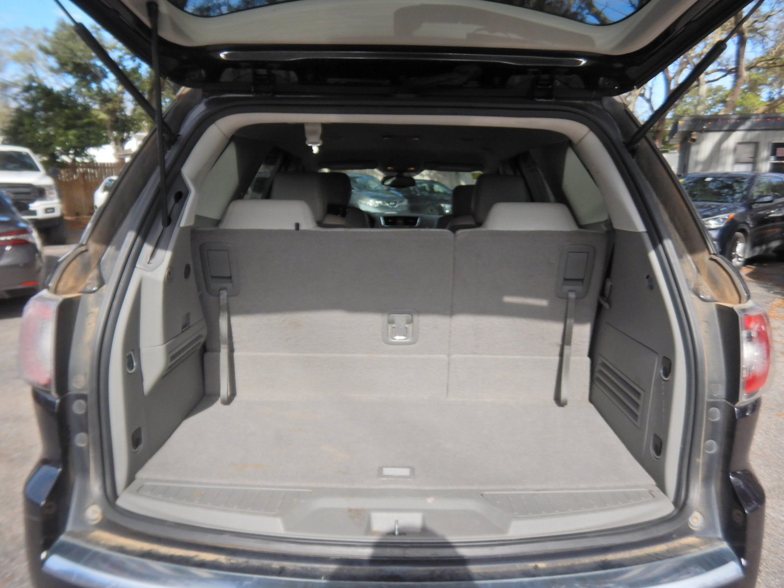 Used 2015 GMC Acadia SLT image 27