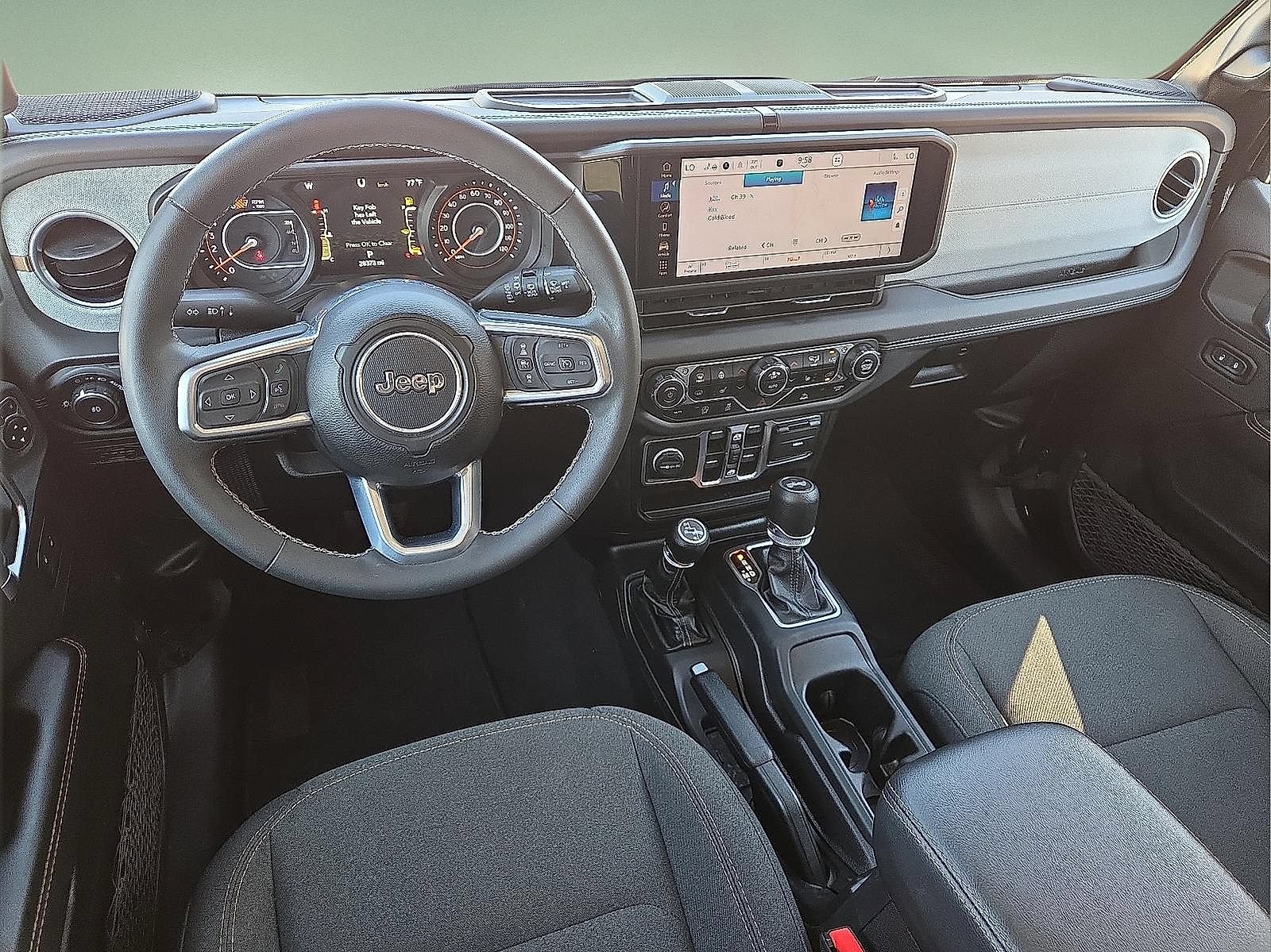Used 2025 Jeep Wrangler Unlimited Sahara AWD/4WD image 11