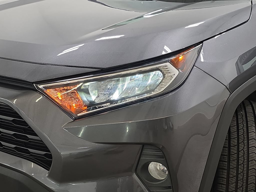 Used 2021 Toyota RAV4 XLE Premium AWD/4WD image 31