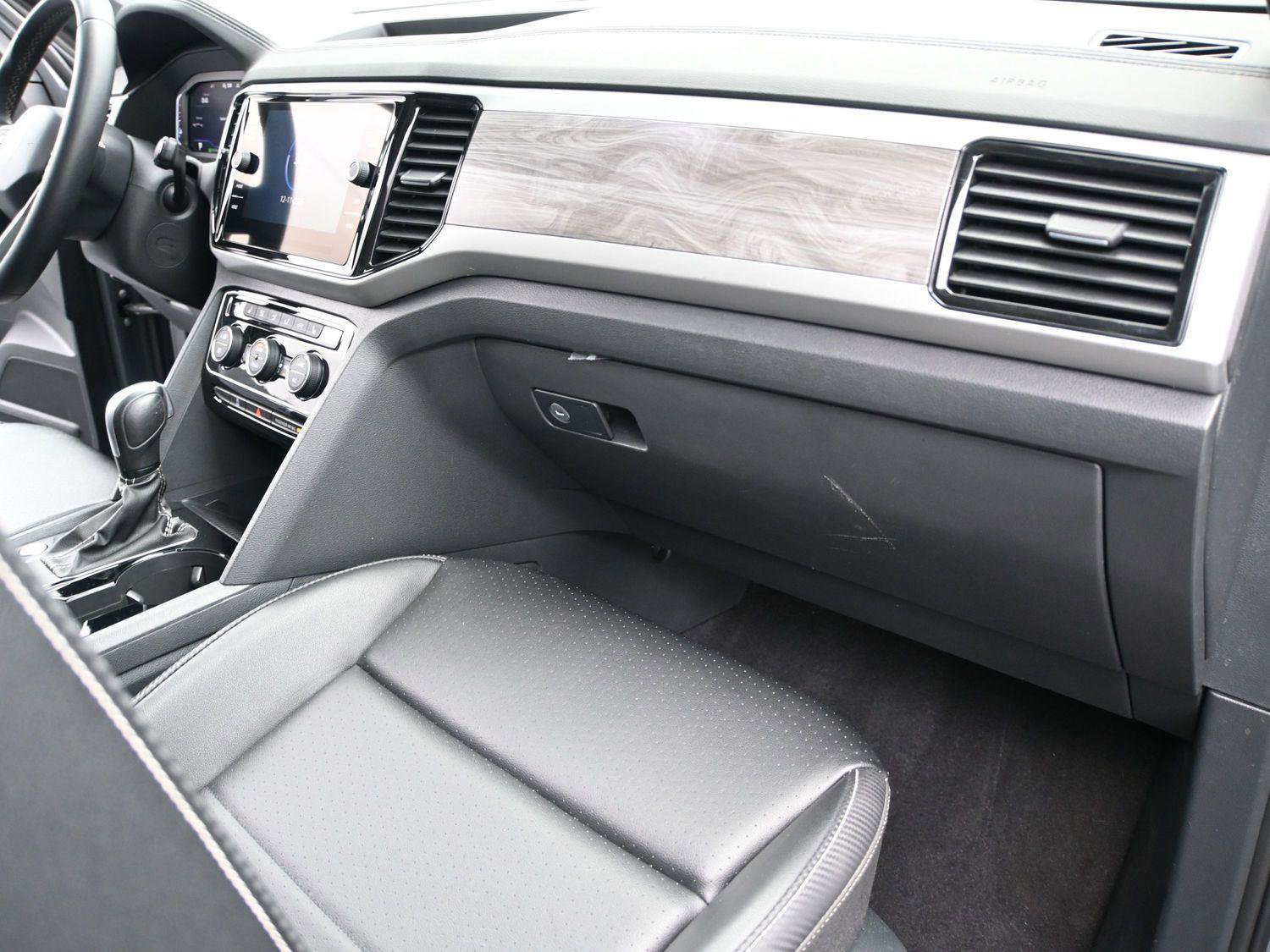 Certified 2022 Volkswagen Atlas Cross Sport SE image 19