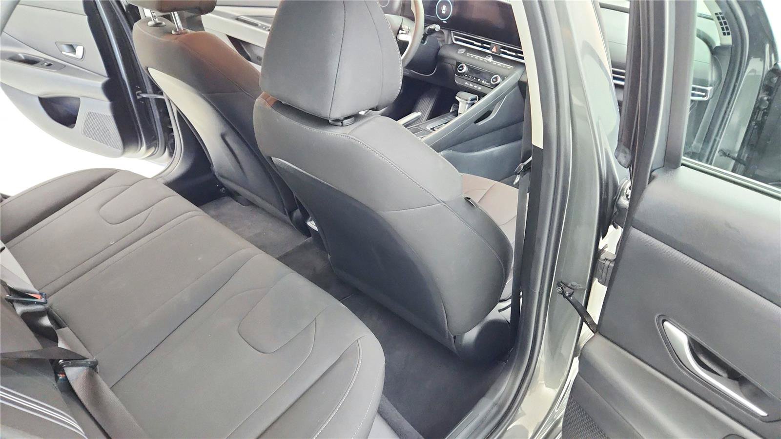 Used 2024 Hyundai Elantra SEL FWD image 17