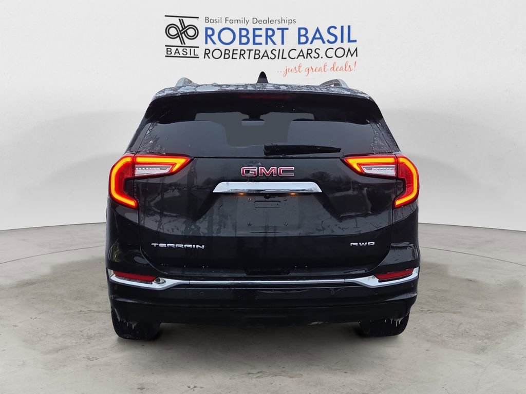 Used 2023 GMC Terrain Denali w/ Denali Premium Package image 4