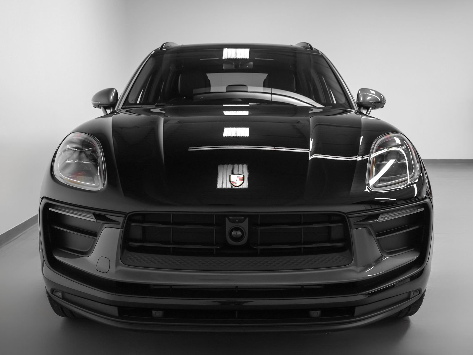 New 2026 Porsche Macan Turbo AWD/4WD image 8