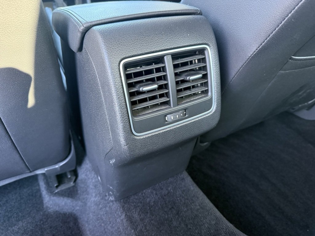 Used 2015 Volkswagen Passat TDI SEL Premium image 32