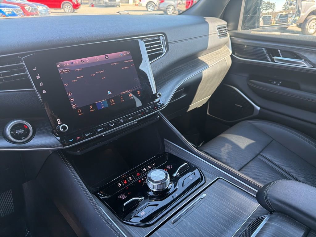 Used 2024 Jeep Wagoneer L Series III w/ Flexible Seating Group image 20