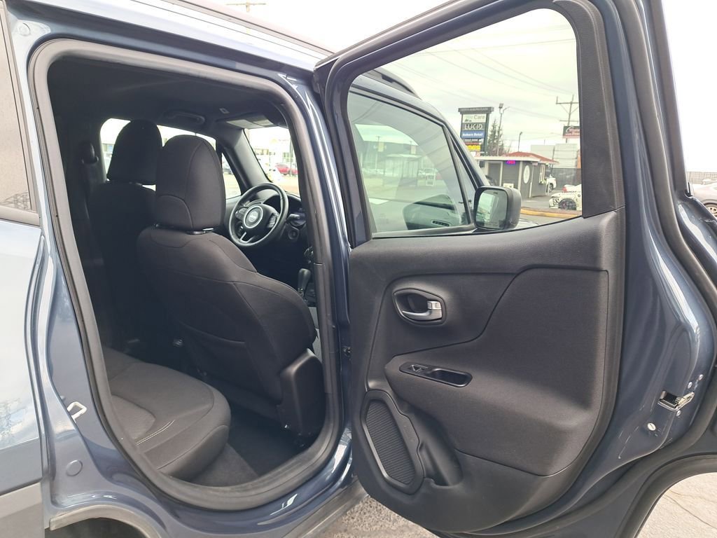 Used 2021 Jeep Renegade Latitude AWD/4WD image 14