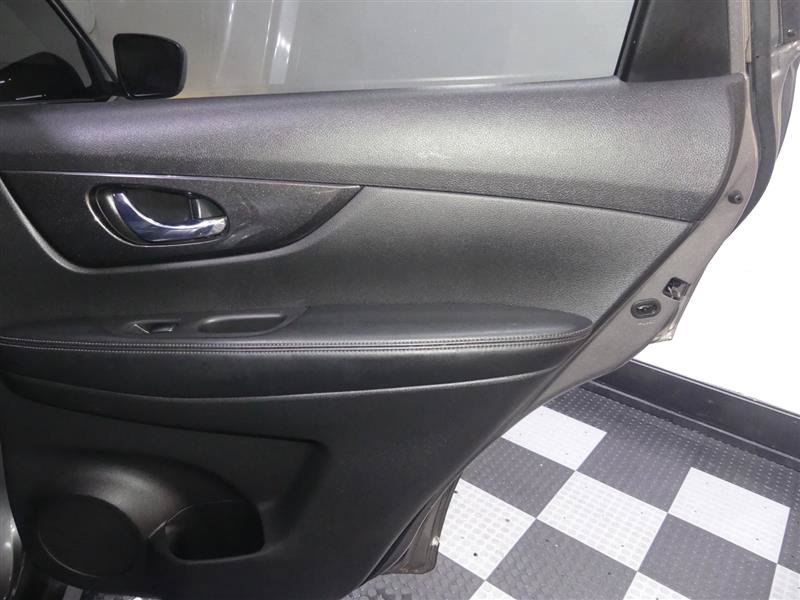 Used 2017 Nissan Rogue S AWD/4WD image 24