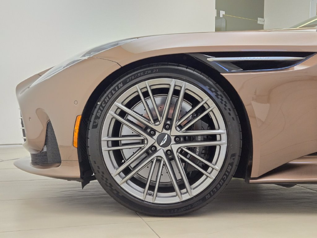 Used 2024 Aston Martin DB12 Coupe RWD image 13