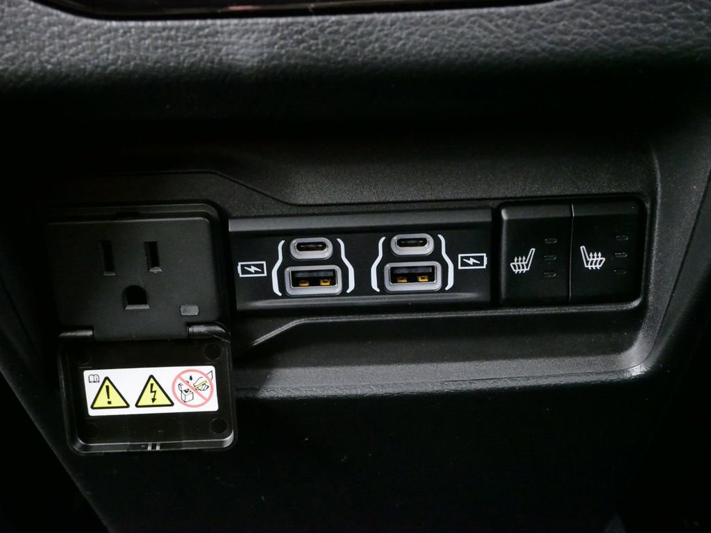 Certified 2024 Jeep Grand Cherokee Limited w/ Black Appearance Package image 33