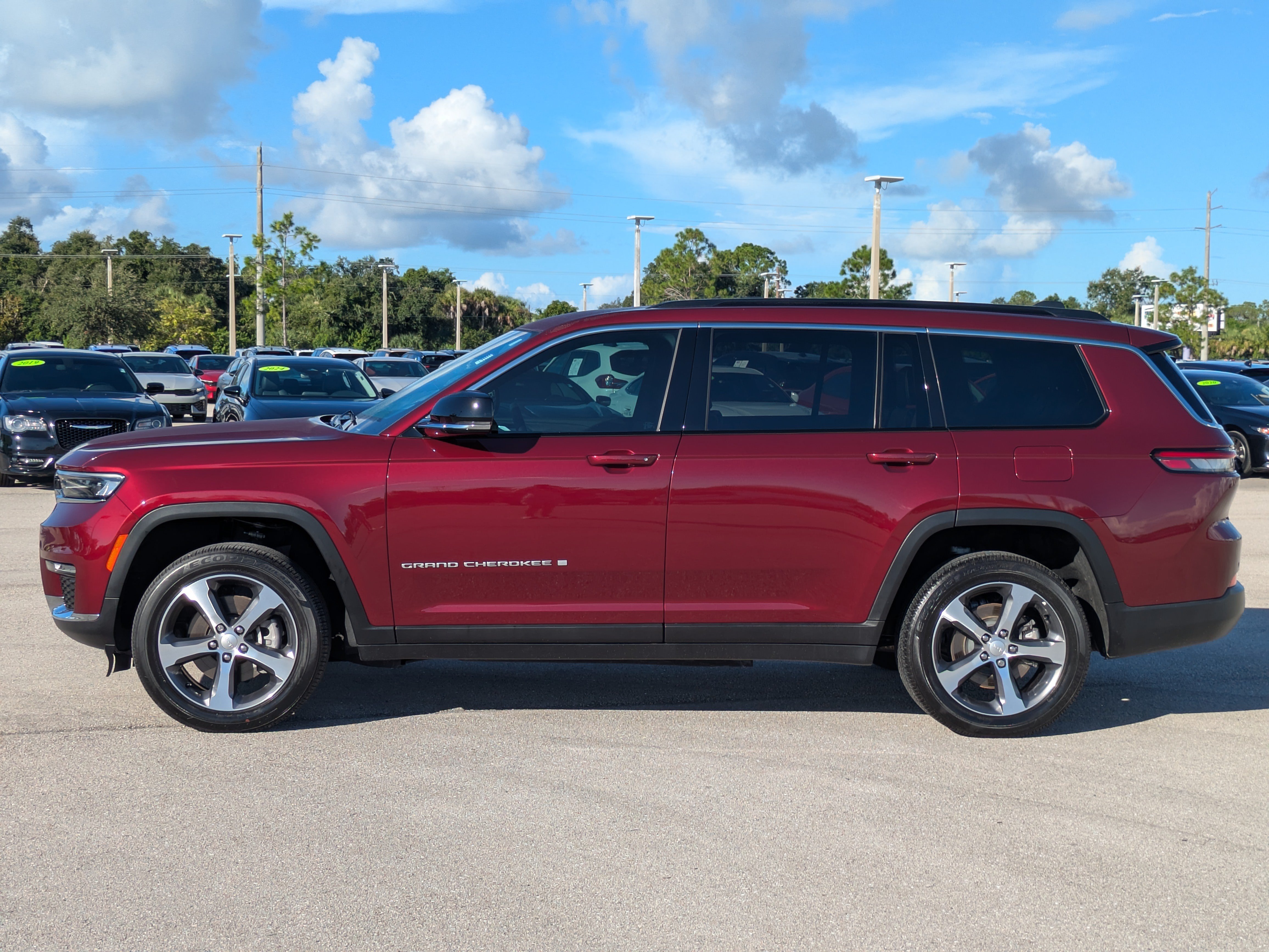 Used 2025 Jeep Grand Cherokee L Limited w/ Trailer Tow Package AWD/4WD image 7