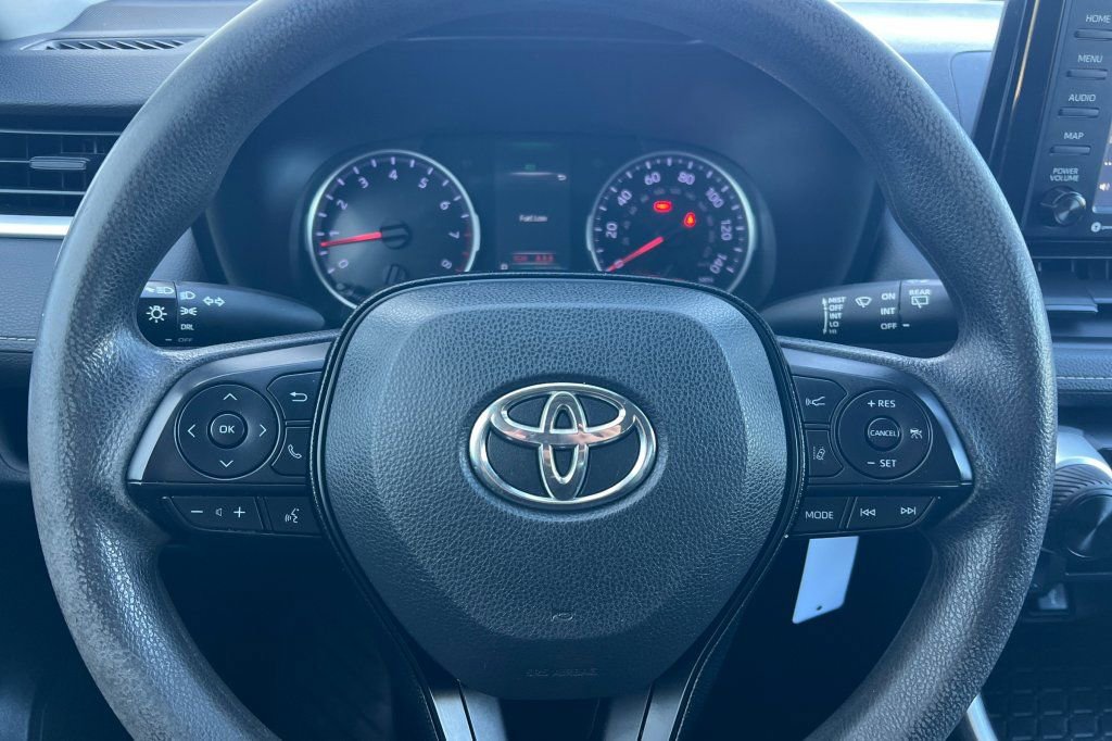 Used 2020 Toyota RAV4 LE w/ Carpet Mat Package AWD/4WD image 19