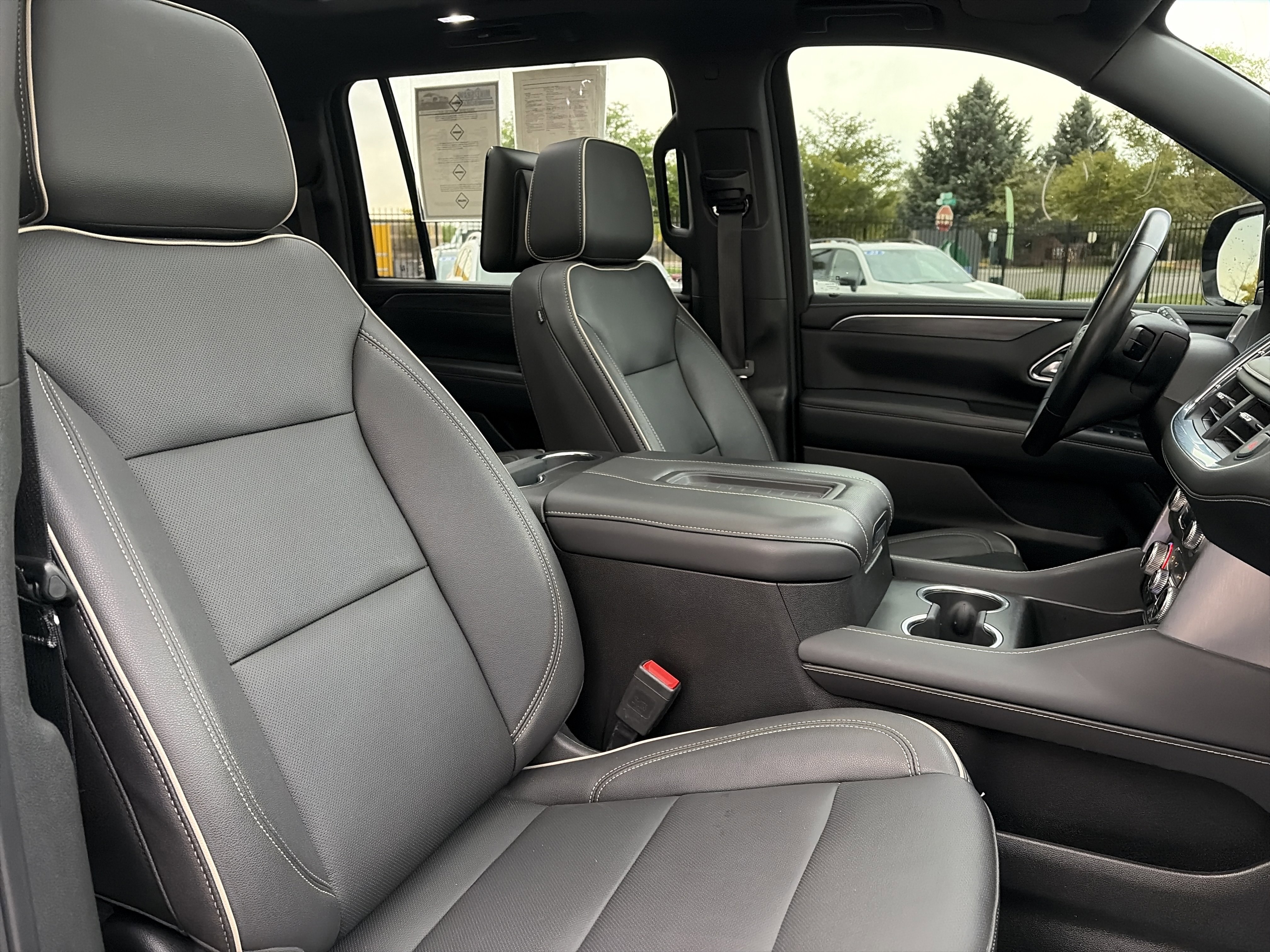 Used 2023 GMC Yukon XL SLT w/ SLT Luxury Package AWD/4WD image 30