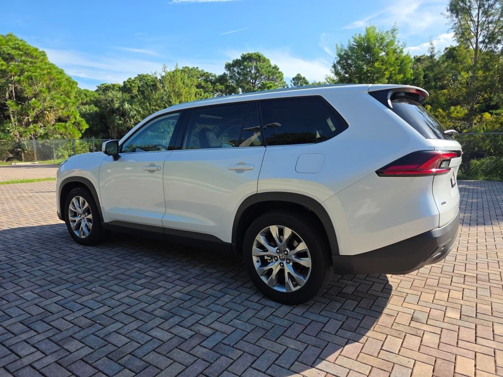 Used 2026 Toyota Grand Highlander AWD image 9