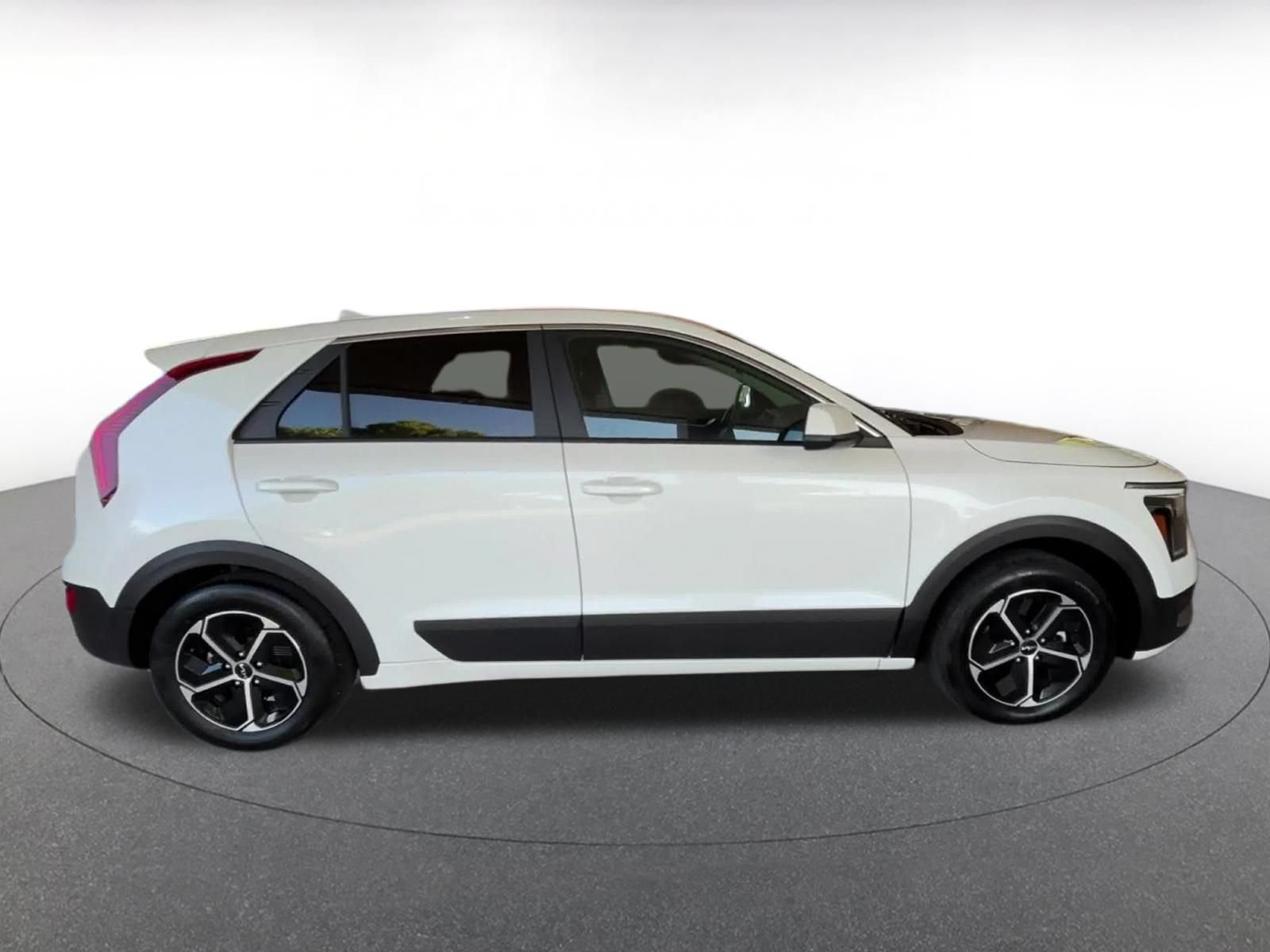 Used 2026 Kia Niro LX FWD image 16