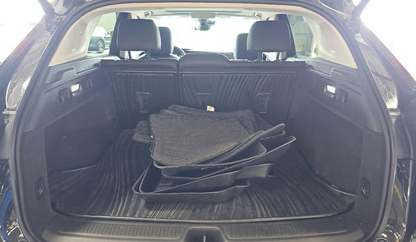 Used 2023 Buick Envision Avenir AWD/4WD image 23