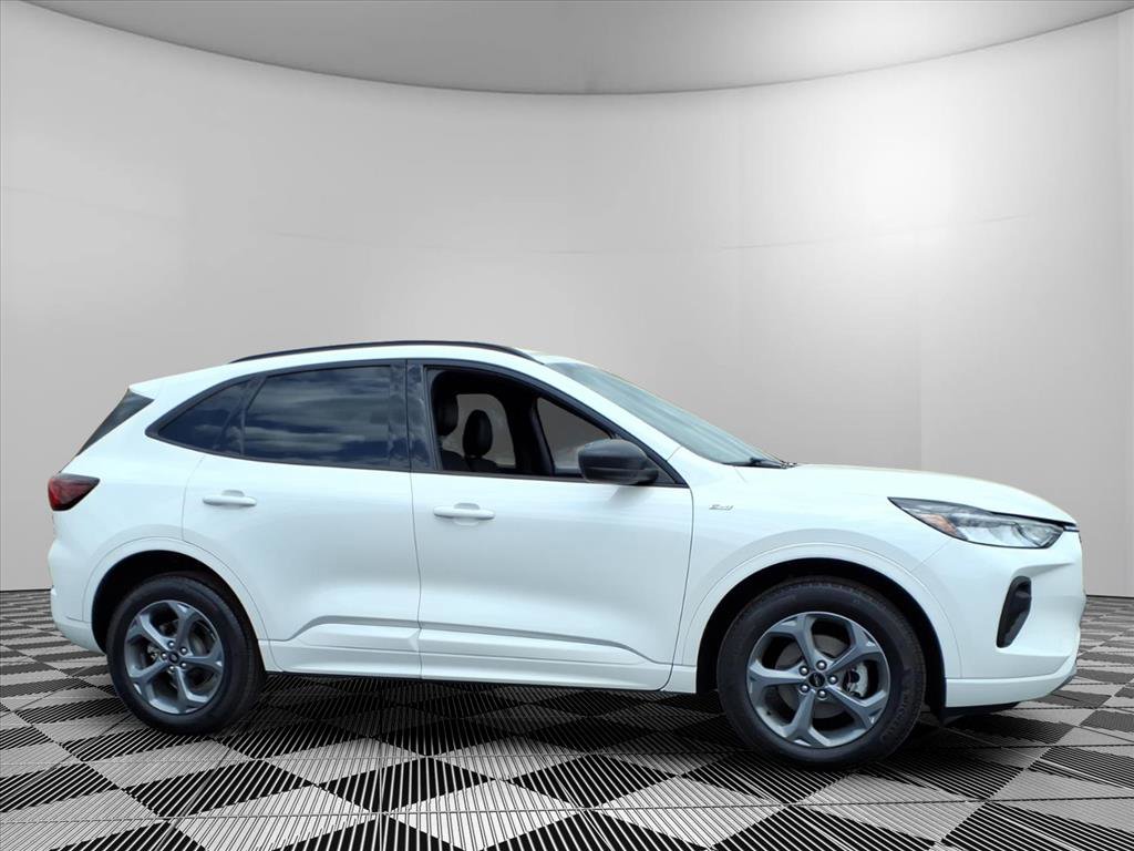 Used 2023 Ford Escape ST-Line w/ Tech Pack #1 AWD/4WD image 5