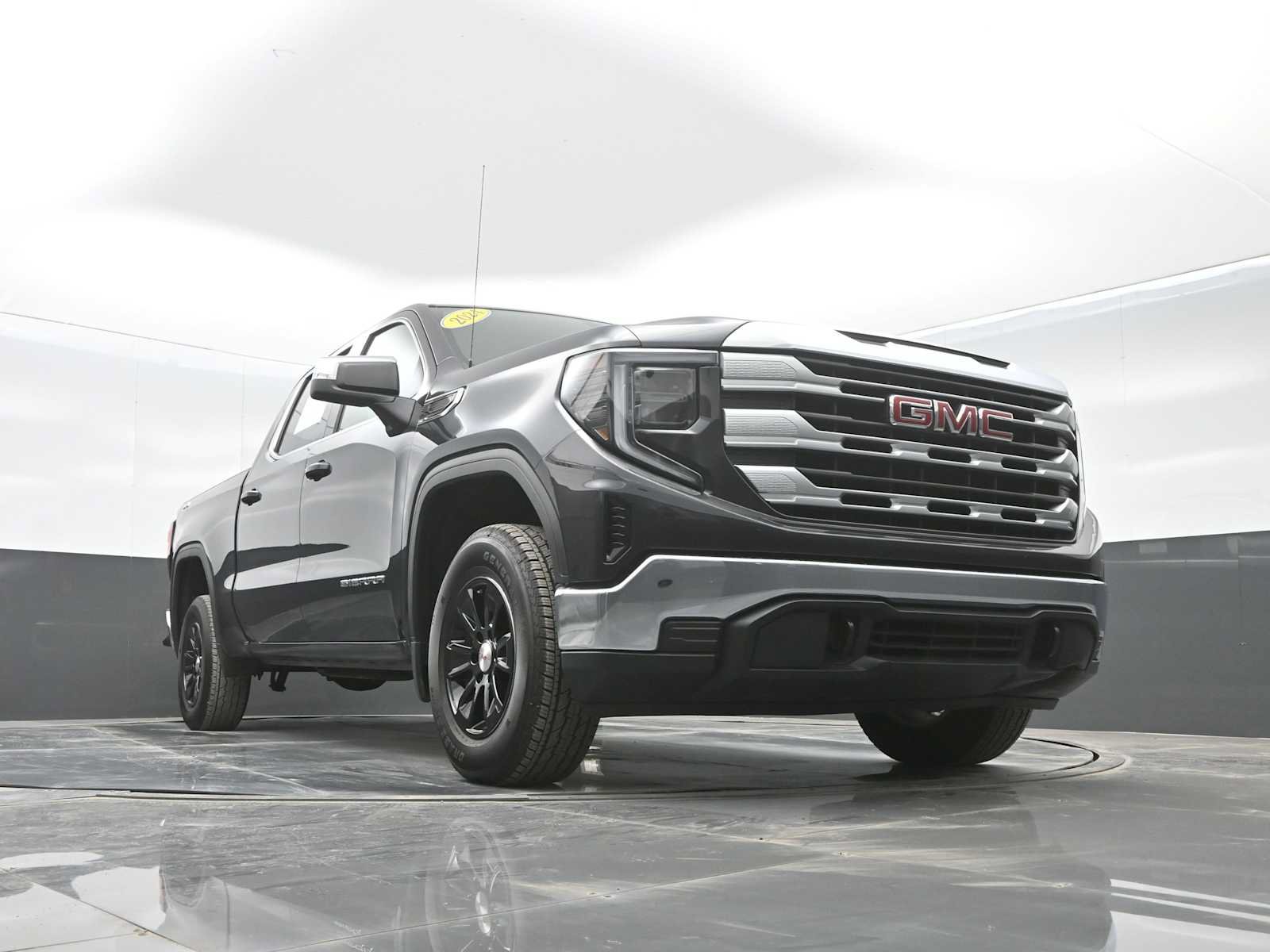 Used 2024 GMC Sierra 1500 SLE AWD/4WD image 29