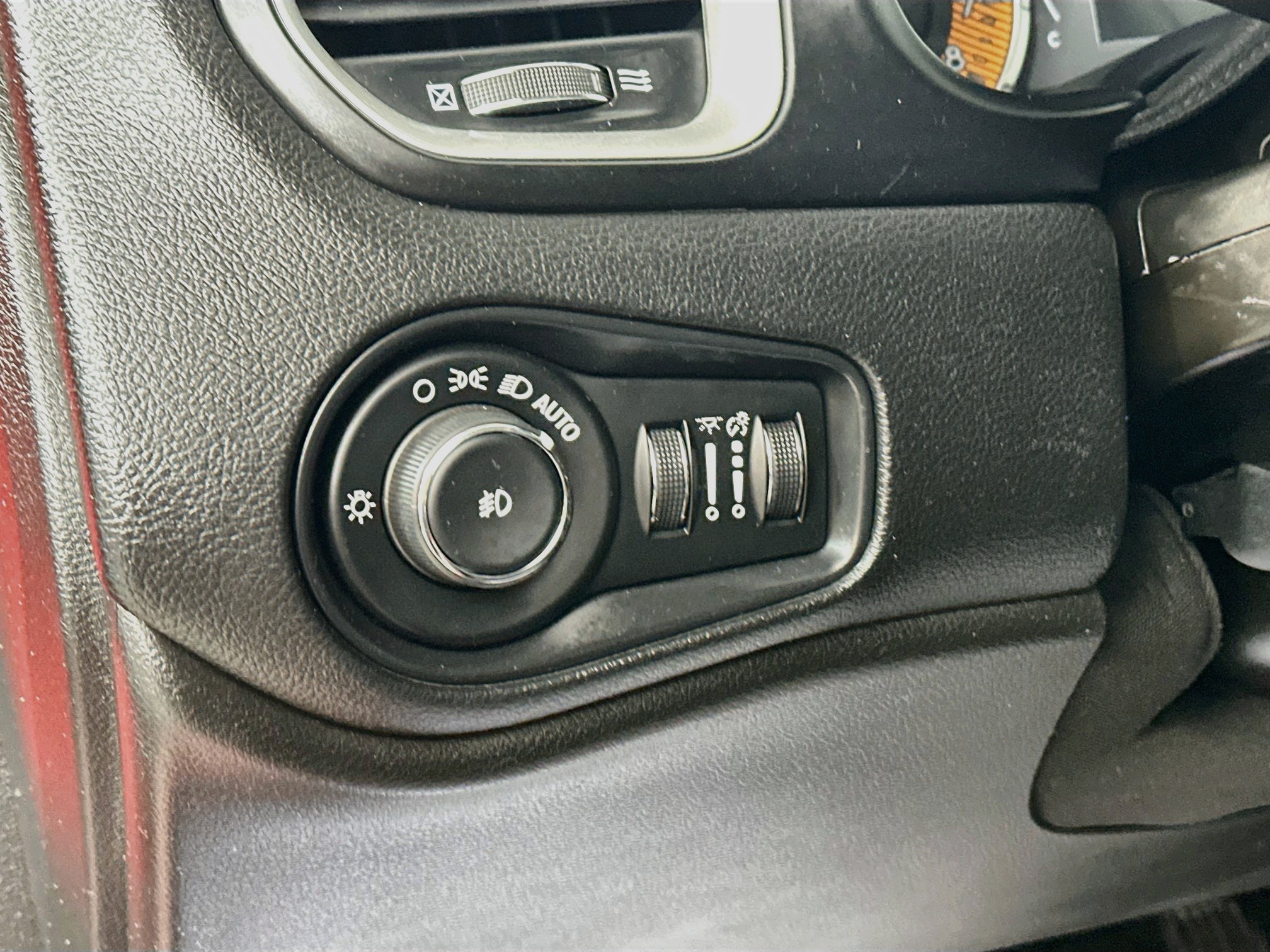 Used 2020 Jeep Renegade Latitude w/ Cold Weather Group AWD/4WD image 10