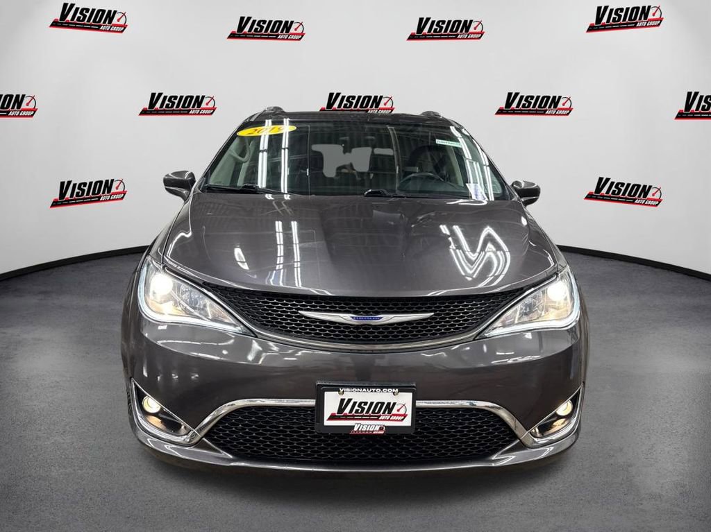Used 2019 Chrysler Pacifica Touring-L image 2