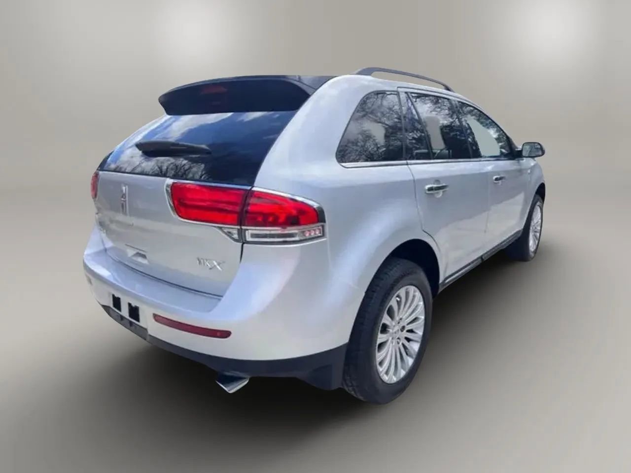 Used 2017 Lincoln MKC Reserve w/ Lincoln MKC Climate Package FWD image 9