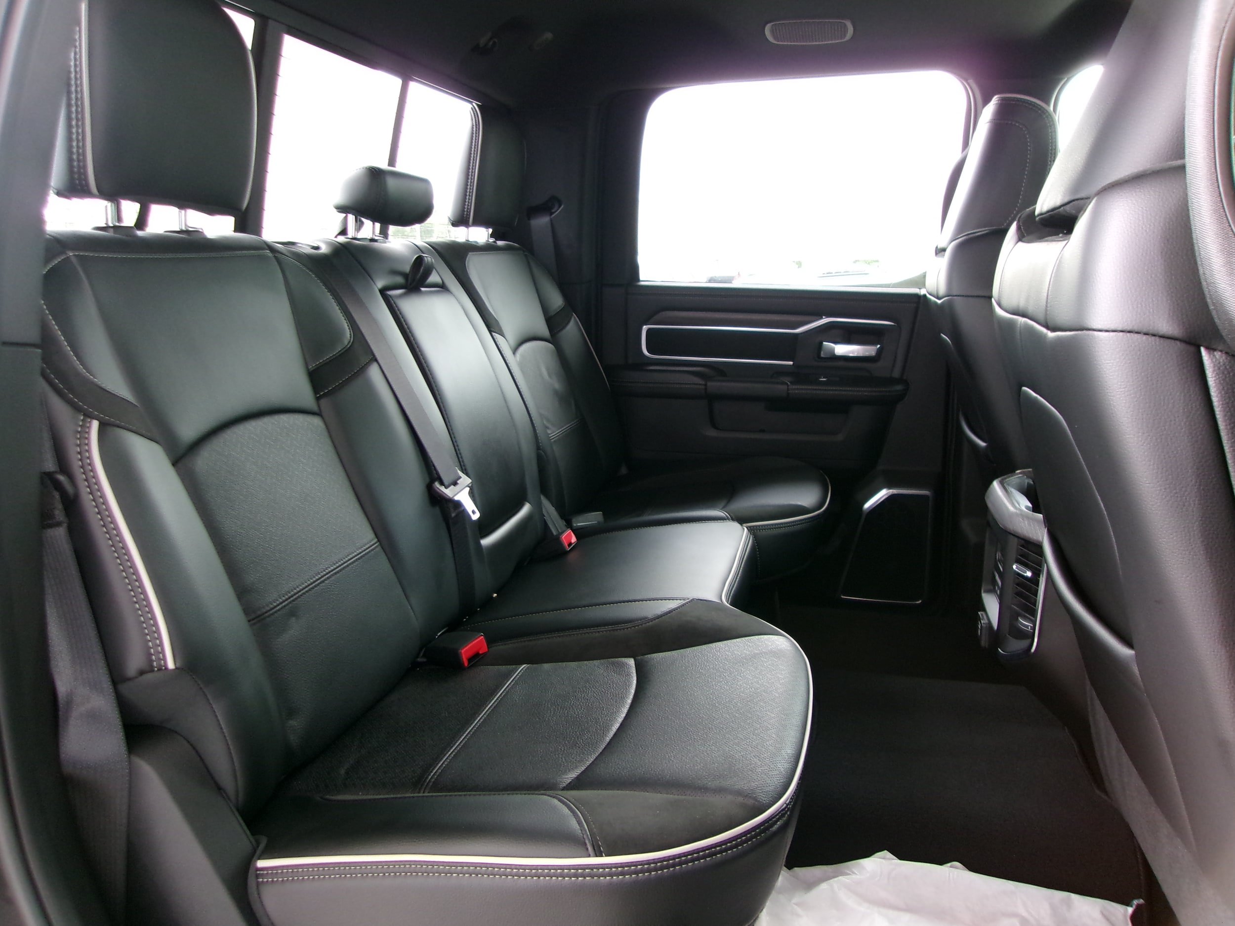 New 2026 RAM 3500 Laramie AWD/4WD image 16