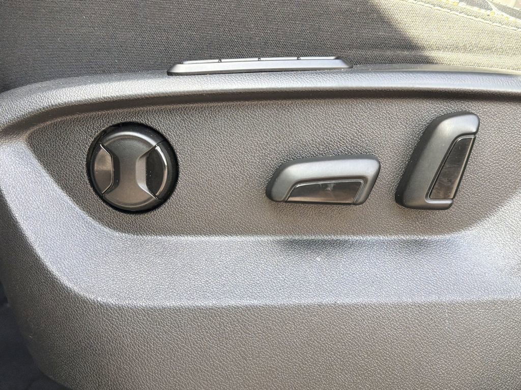 Used 2020 Volkswagen Atlas Cross Sport SEL image 19