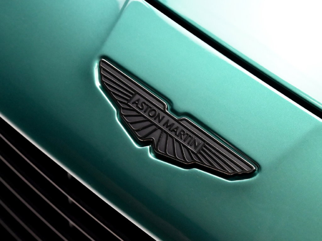 Used 2025 Aston Martin Vanquish RWD image 25