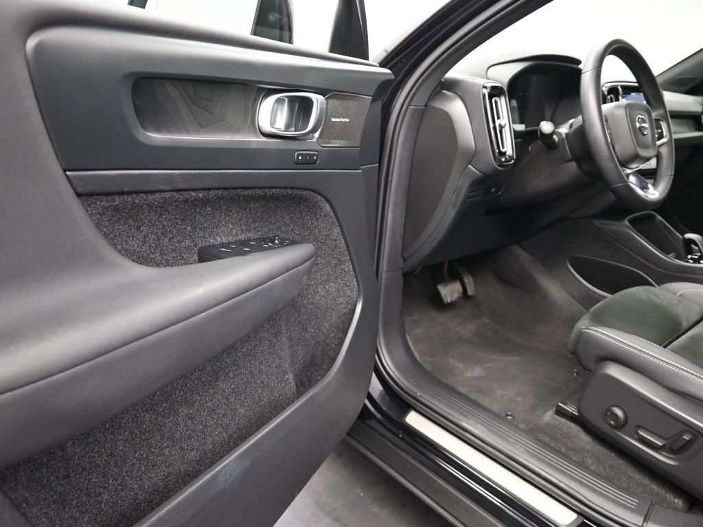 Used 2023 Volvo C40 P8 Recharge Ultimate image 10