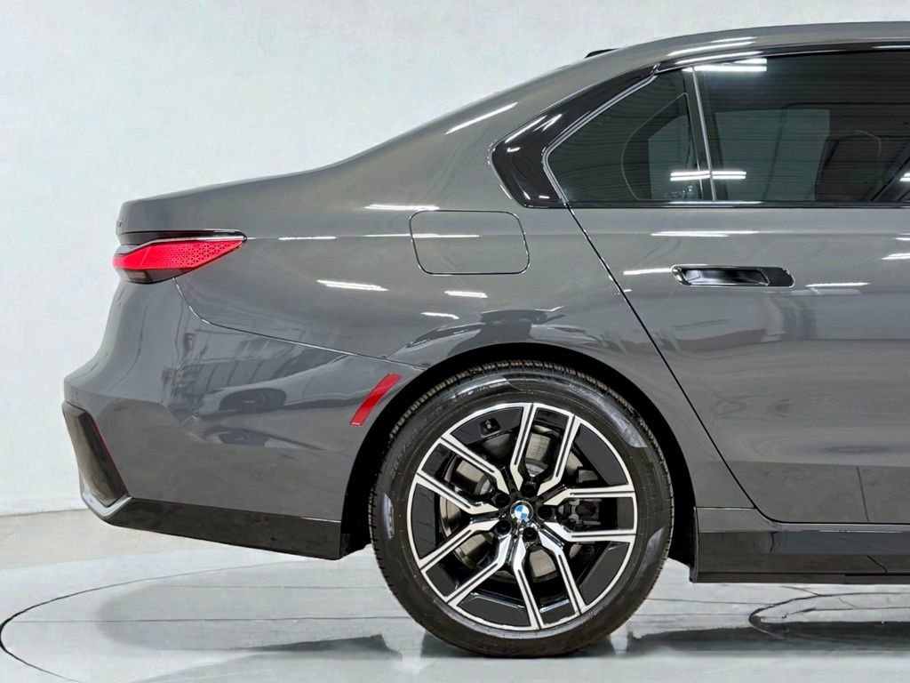 Used 2024 BMW i7 xDrive60 image 20